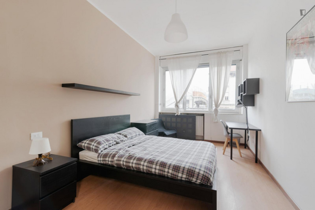 Charismatic single bedroom in a 12-bedroom flat, in Villa San Giovanni - Milan - chambre - ImmoJeune