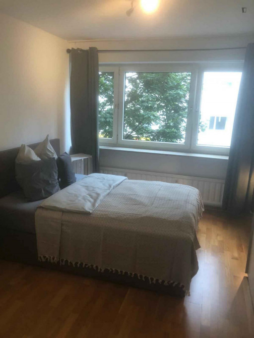 Charming double bedroom in Nordend-Ost - Frankfurt am Main - chambre - ImmoJeune