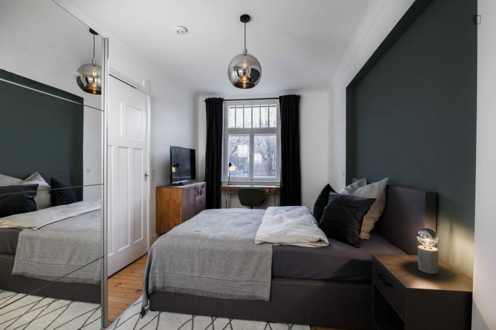 Spacious double bedroom in Rathaus - Stuttgart - chambre - ImmoJeune