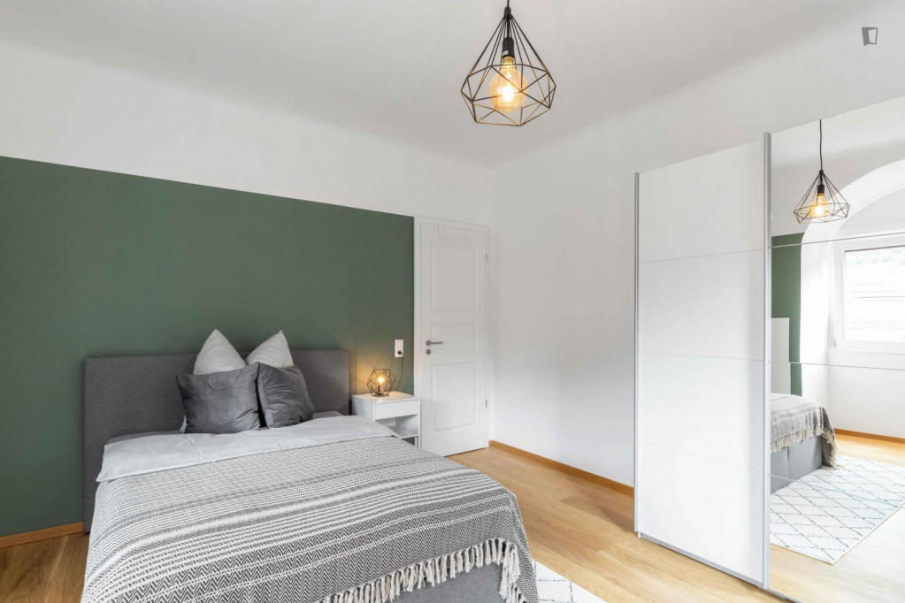 Bright double bedroom near Schwabstraße metro station - Stuttgart - chambre - ImmoJeune