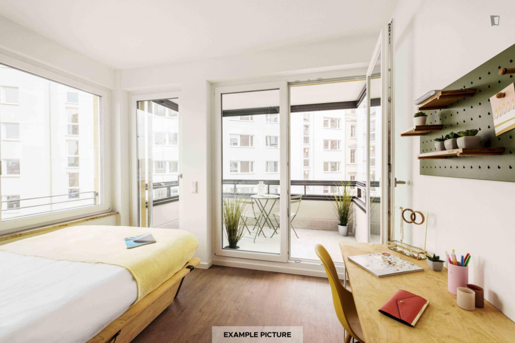 Luminous double bedroom, with a private balcony - Berlin - chambre - ImmoJeune