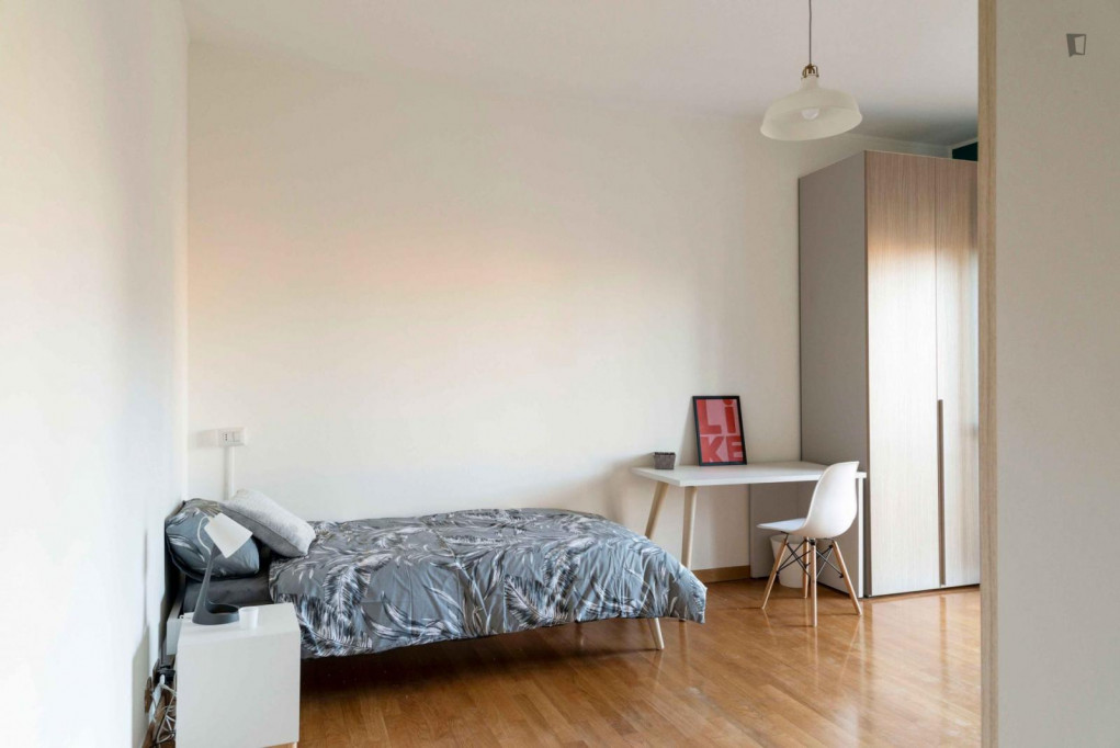 Pleasant twin bedroom with balcony near Università IULM - Milan - chambre - ImmoJeune