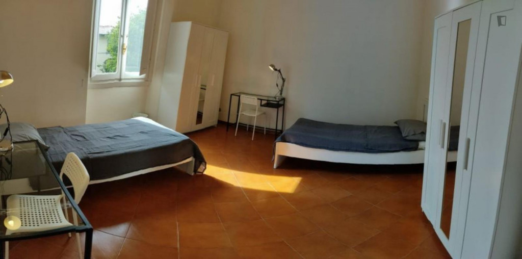 Bed in a cosy twin bedroom, in Acquabella - Florence - chambre - ImmoJeune