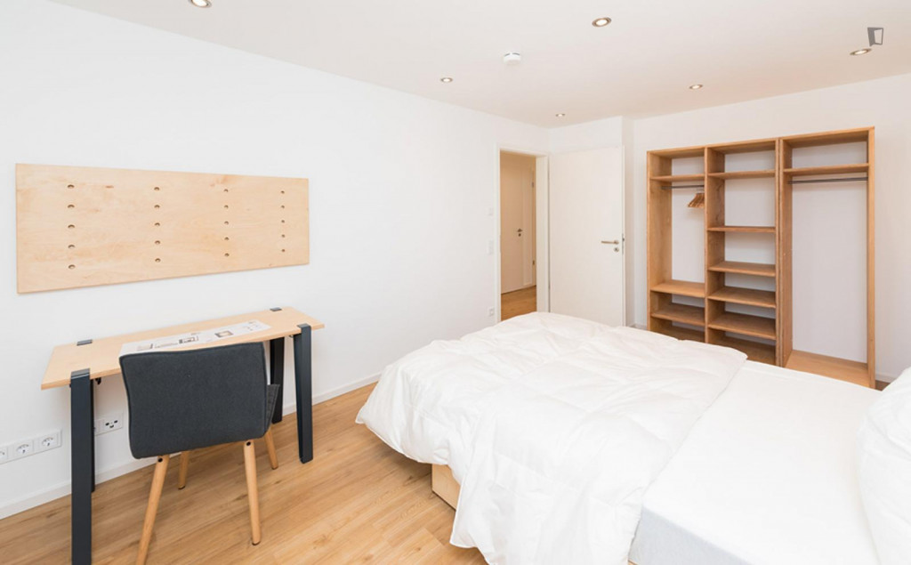 Lovely double bedroom in a 3-bedroom apartment in Untersendling - Munich - chambre - ImmoJeune