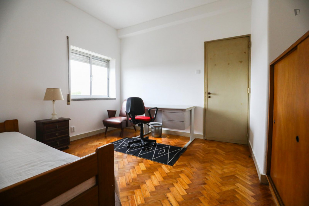 Comfortable and bright bedroom near ISEL University, in Lisbon - Lisbonne - chambre - ImmoJeune