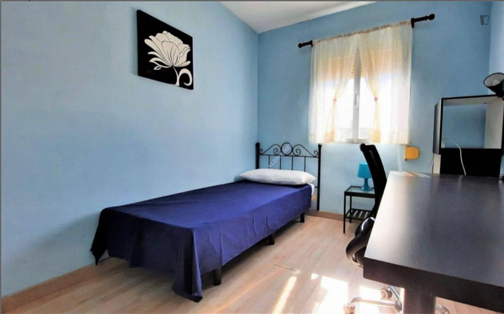 Single bedroom in a 3-bedroom house near Arroyo Culebro metro station - Madrid - chambre - ImmoJeune