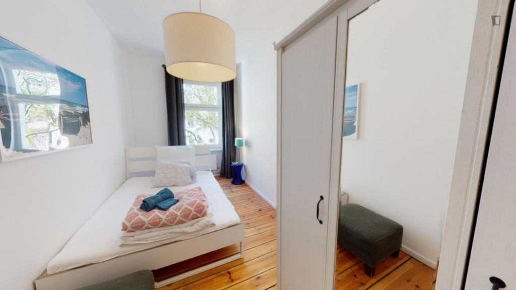 Lovely 2-Bedroom apartment with balcony near the U Amrumer Str. metro station