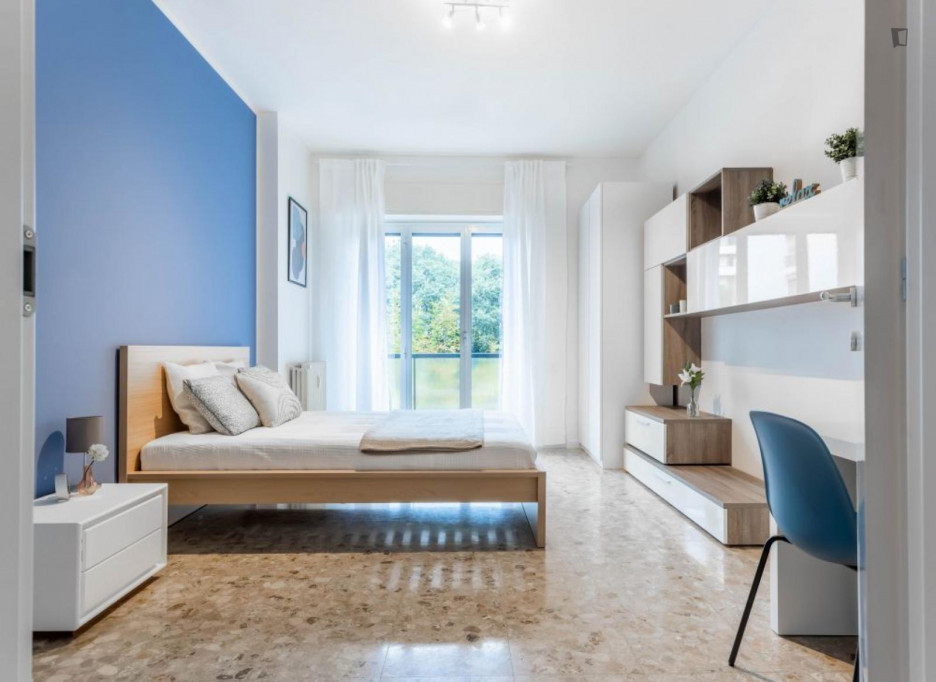 Luminous double bedroom with balcony close to the Portello metro station - Milan - chambre - ImmoJeune