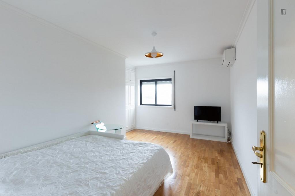 Double bedroom 1 minute from Metro Porto Campo 24 de Agosto-Bonfim