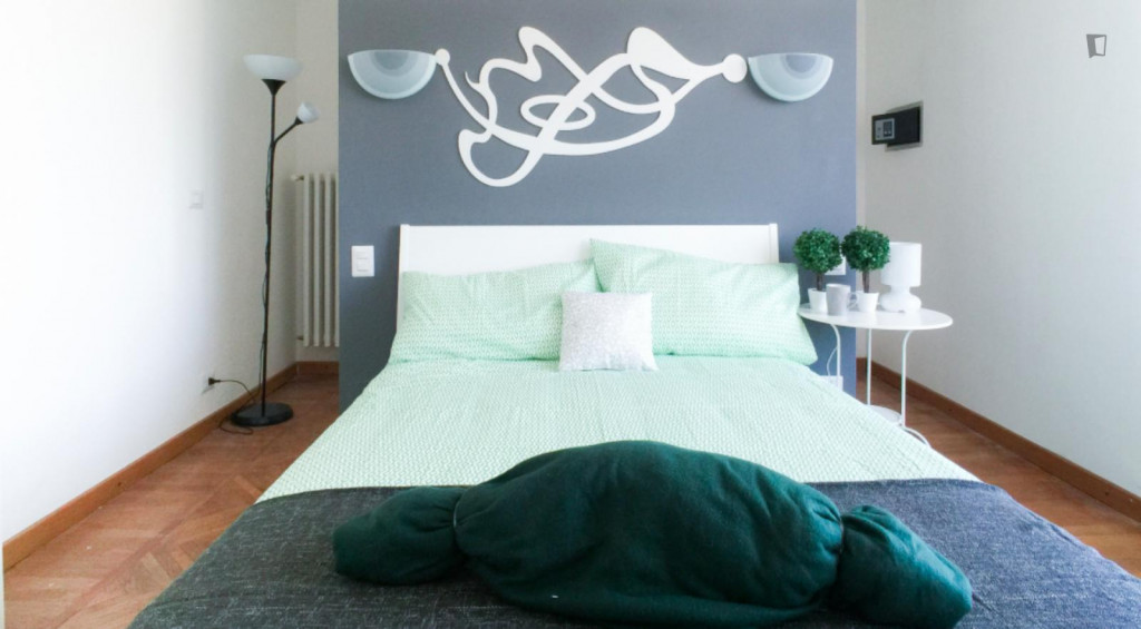 Comfy double room in a 6-bedroom flat in San Vittore - Milan - chambre - ImmoJeune