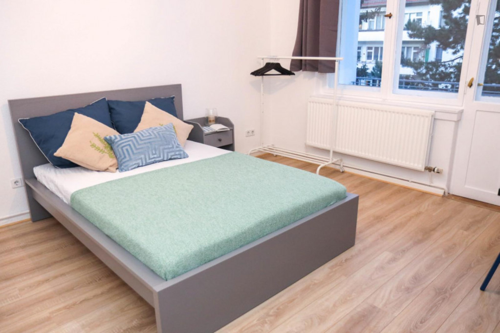 Spacious double bedroom in a shared apartment in Britz - Berlin - chambre - ImmoJeune