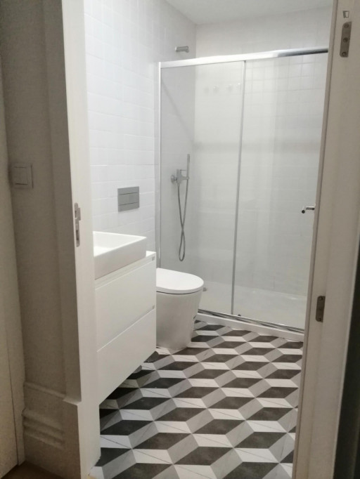 1-bedroom apartment, with a balcony near Faculdade de Direito da Universidade do Porto
