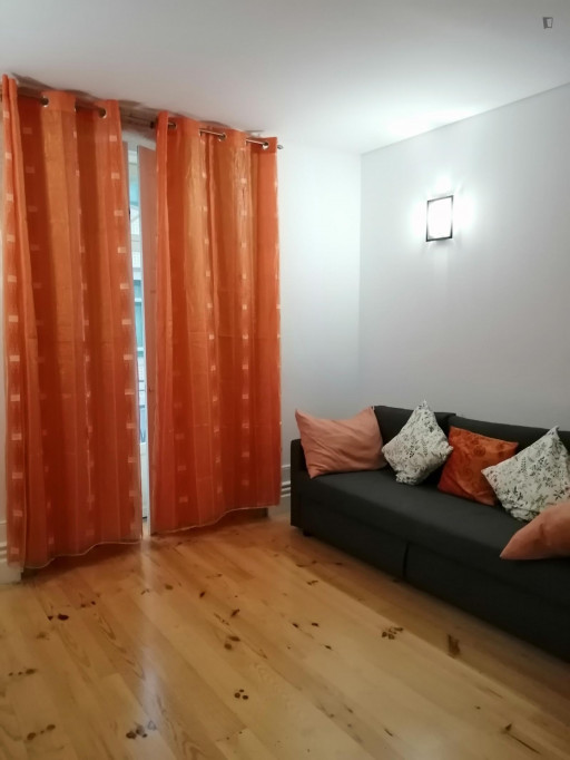 1-bedroom apartment, with a balcony near Faculdade de Direito da Universidade do Porto