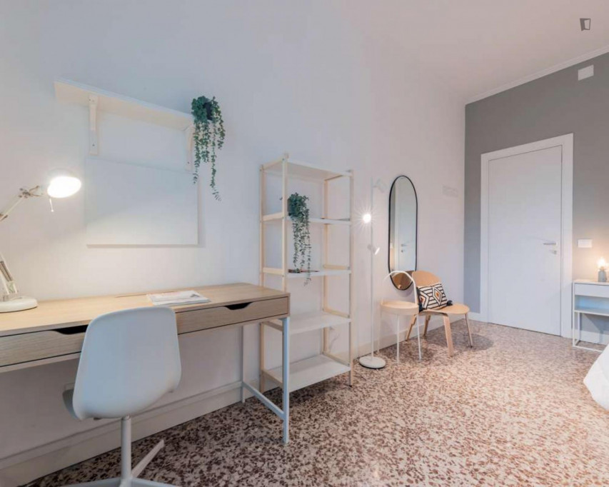 Luminous double bedroom near the Carducci Molinette metro