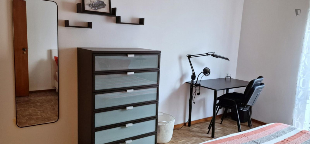 Lovely double bedroom close to ESECS