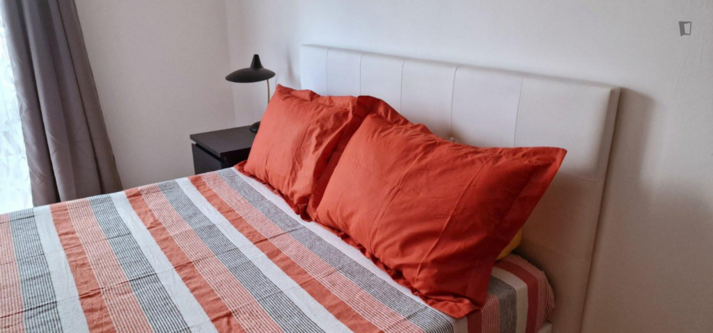 Lovely double bedroom close to ESECS