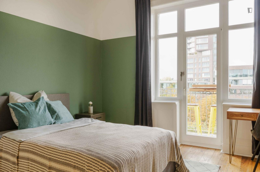 Single bedroom in a 5 bedroom apartment in Harvestehude - Hamburg - chambre - ImmoJeune
