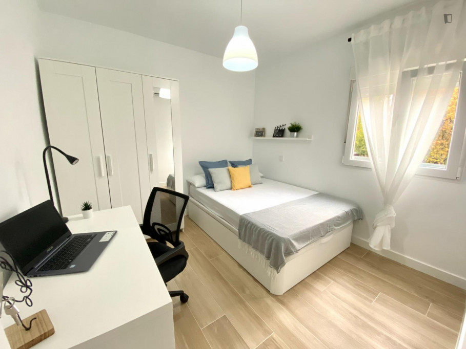 Charming double bedroom near Parque Finca Liana - Madrid - chambre - ImmoJeune