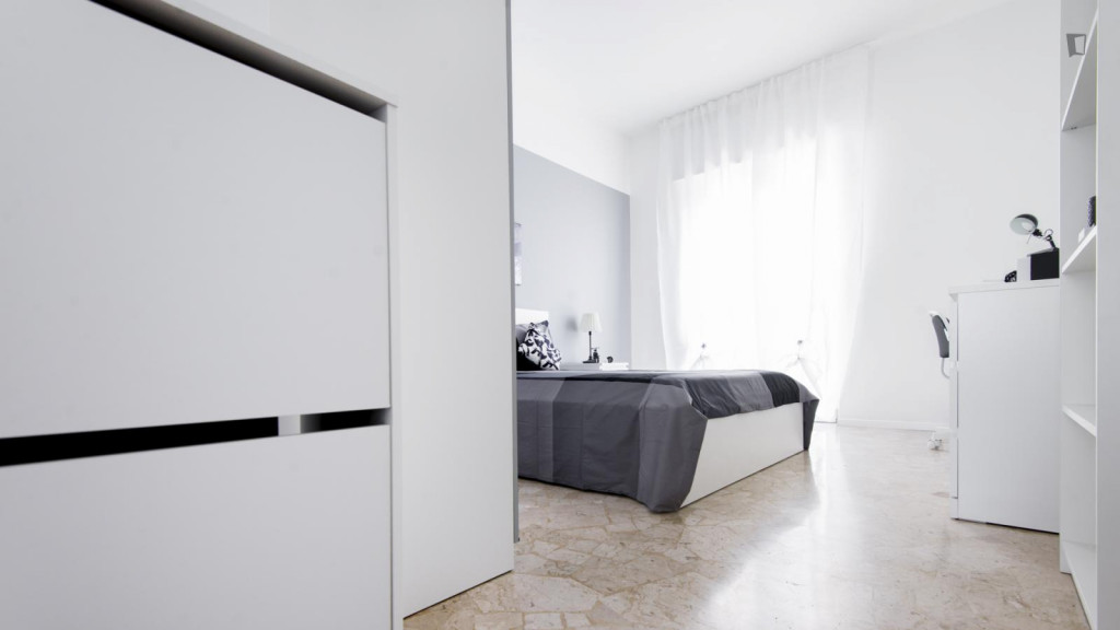 Luminous double bedroom in Rondò-Torretta - Milan - chambre - ImmoJeune