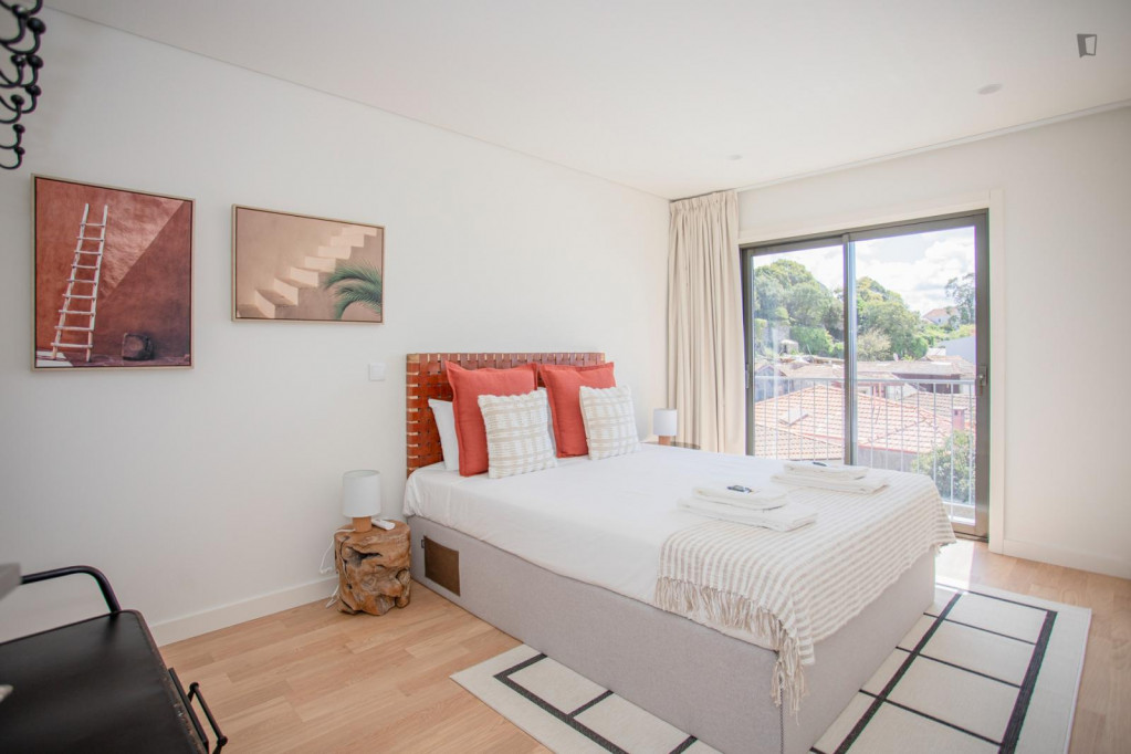 Luminous 3-Bedroom apartment with balcony near Faria Guimarães metro station