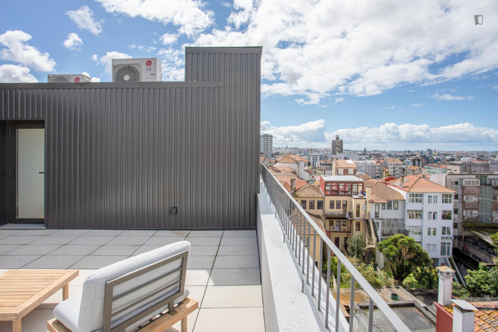 Luminous 3-Bedroom apartment with balcony near Faria Guimarães metro station