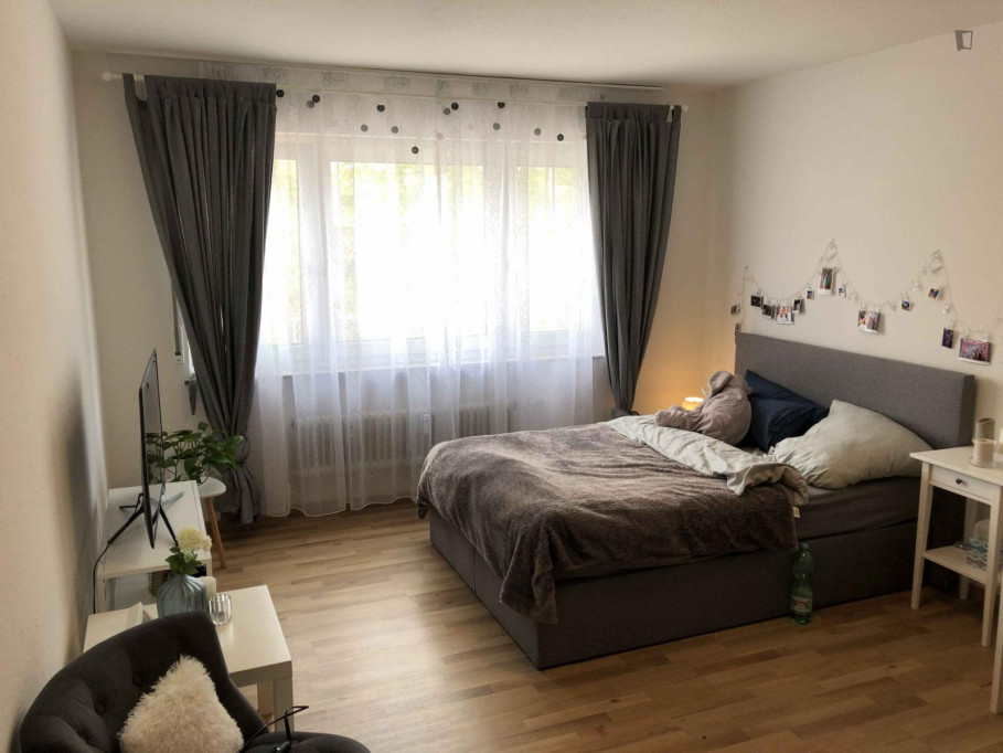 Cozy double bedroom in Stuttgart-Ost - Stuttgart - chambre - ImmoJeune