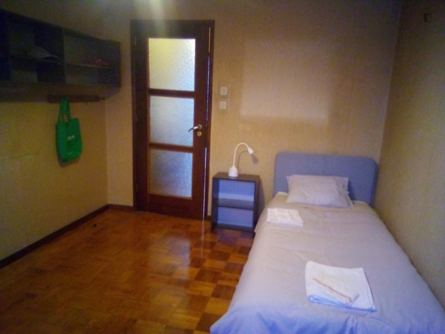 Comfy single bedroom close to GaiaShopping - Vila Nova de Gaia - chambre - ImmoJeune