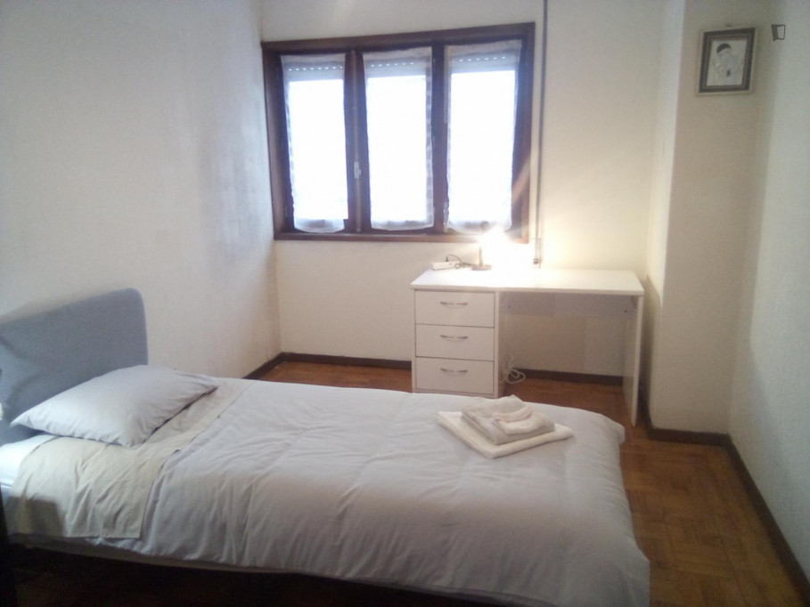 Very cosy single bedroom near the João de Deus metro - Vila Nova de Gaia - chambre - ImmoJeune