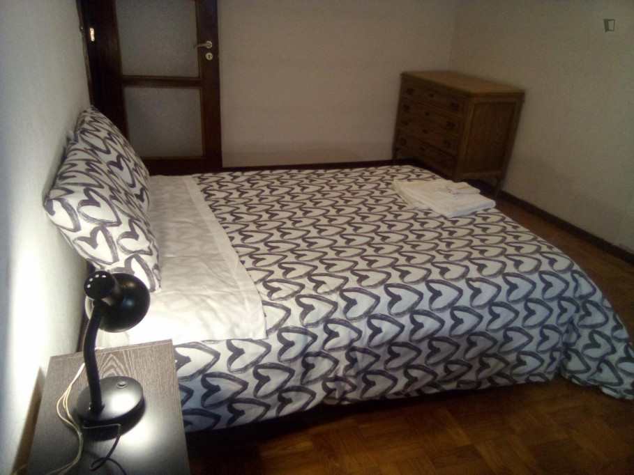 Charming double bedroom in proximity to D. João II metro station - Vila Nova de Gaia - chambre - ImmoJeune