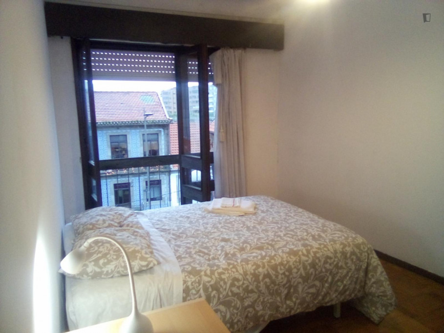 Appealing double bedroom not far from GaiaShopping - Vila Nova de Gaia - chambre - ImmoJeune