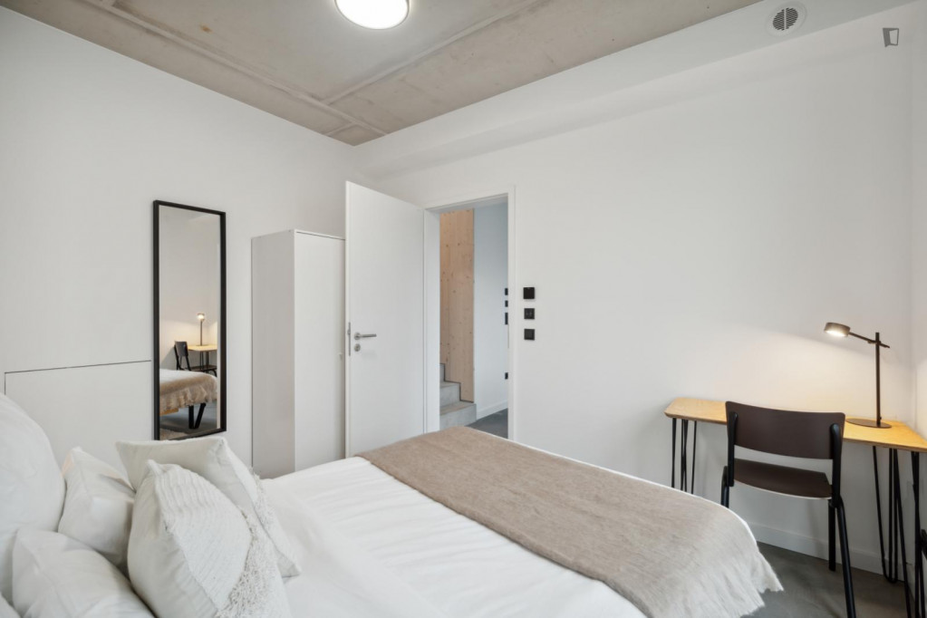 Enchanting double bedroom in a 3-Bedroom apartment near Volkspark Hasenheide - Berlin - chambre - ImmoJeune