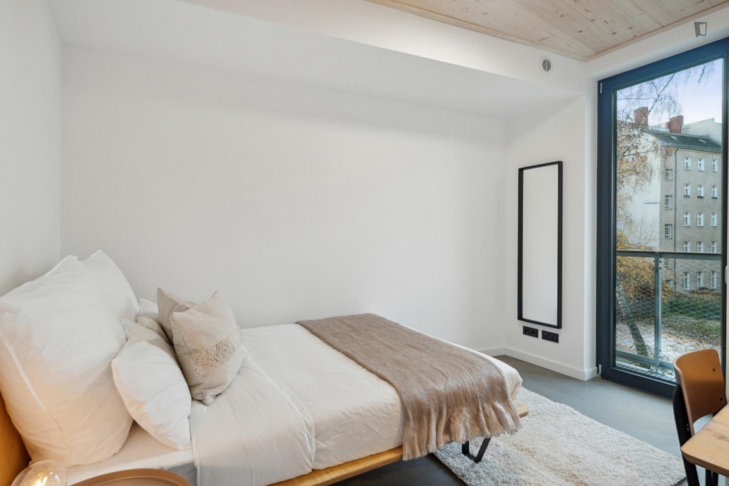 Luminous double bedroom in a 4-Bedroom apartment close to Boddinstraße metro - Berlin - chambre - ImmoJeune