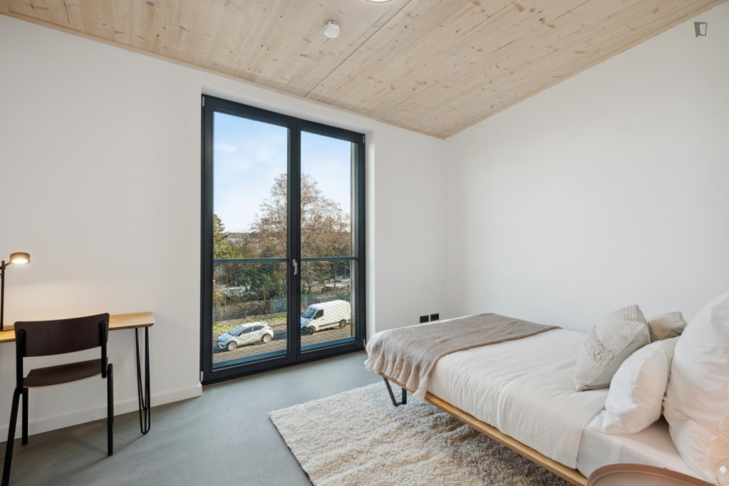 Cushy double bedroom in a 4-Bedroom apartment close to Tempelhofer Feld - Berlin - chambre - ImmoJeune