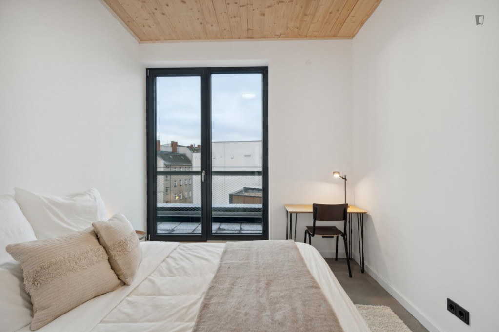 Bright double bedroom in a 5-Bedroom apartment close to Volkspark Hasenheide - Berlin - chambre - ImmoJeune