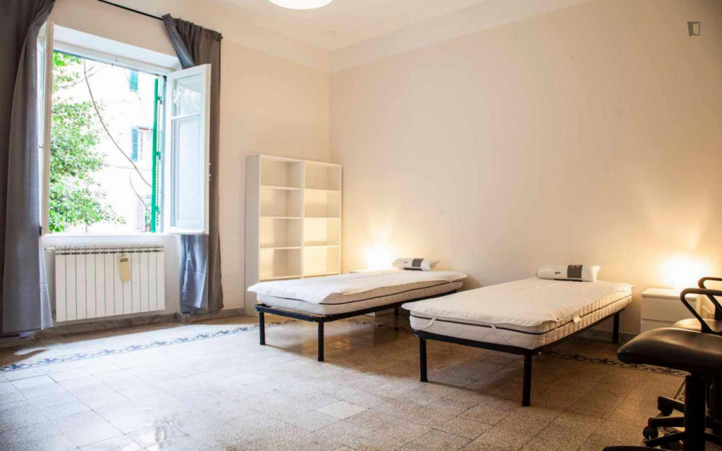 Bed in cosy twin bedroom near San Giovanni metro station - Rome - chambre - ImmoJeune