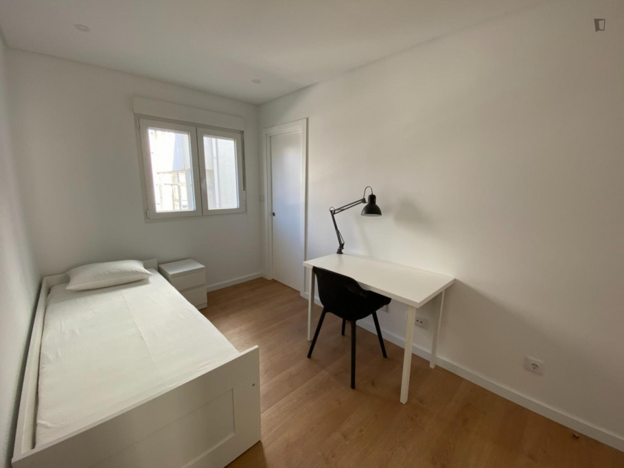 Cool single ensuite bedroom near Nova School of Business and Economics - Lisbonne - chambre - ImmoJeune