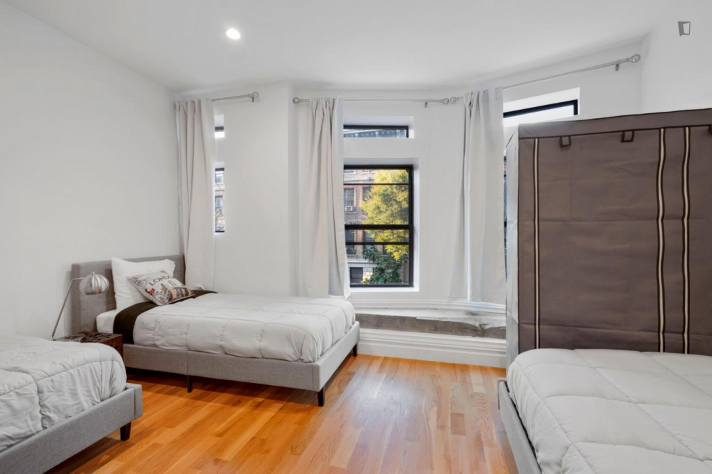 Bed in a triple bedroom, in a residence near Kingston - Throop Avs metro station - New York City - chambre - ImmoJeune