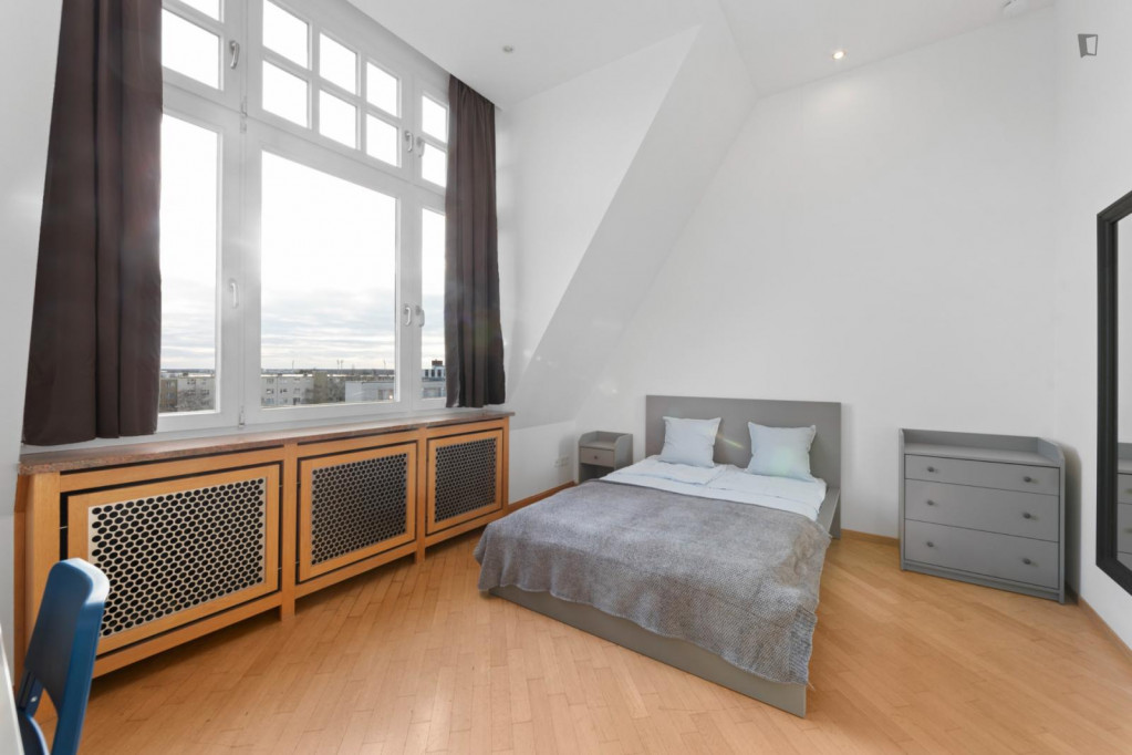 Cool double bedroom near the Theodor-Heuss-Platz metro - Berlin - chambre - ImmoJeune