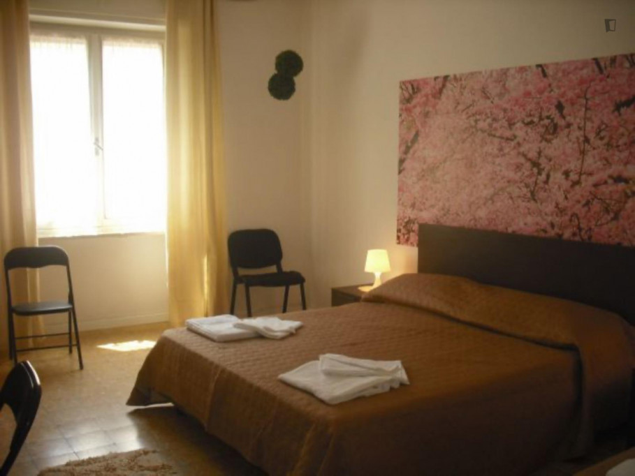Bedroom In Pisa Centre Near All Universities And Pisa Centrale Train Station - Pisa - chambre - ImmoJeune
