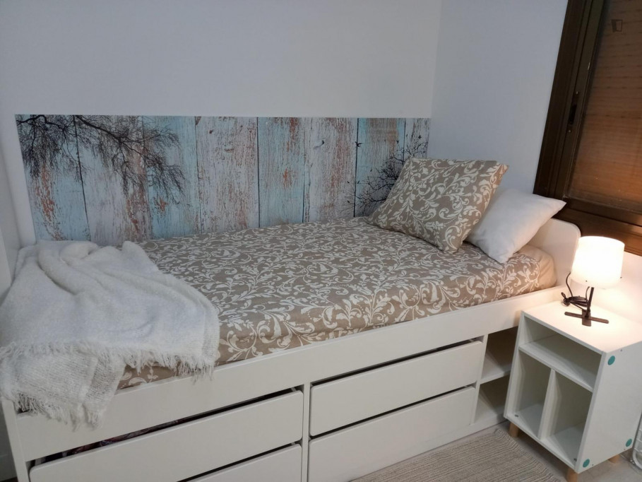 JÚLIA Very nice private single bedroom in Cerdanyola del Vallès UAB - Barcelone - chambre - ImmoJeune