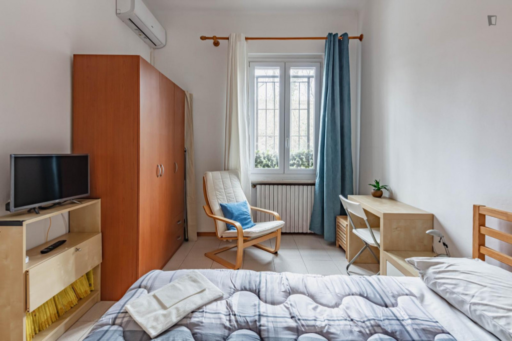 Welcoming 2-Bedroom apartment near Bologna Rimesse train station - Bologne - chambre - ImmoJeune