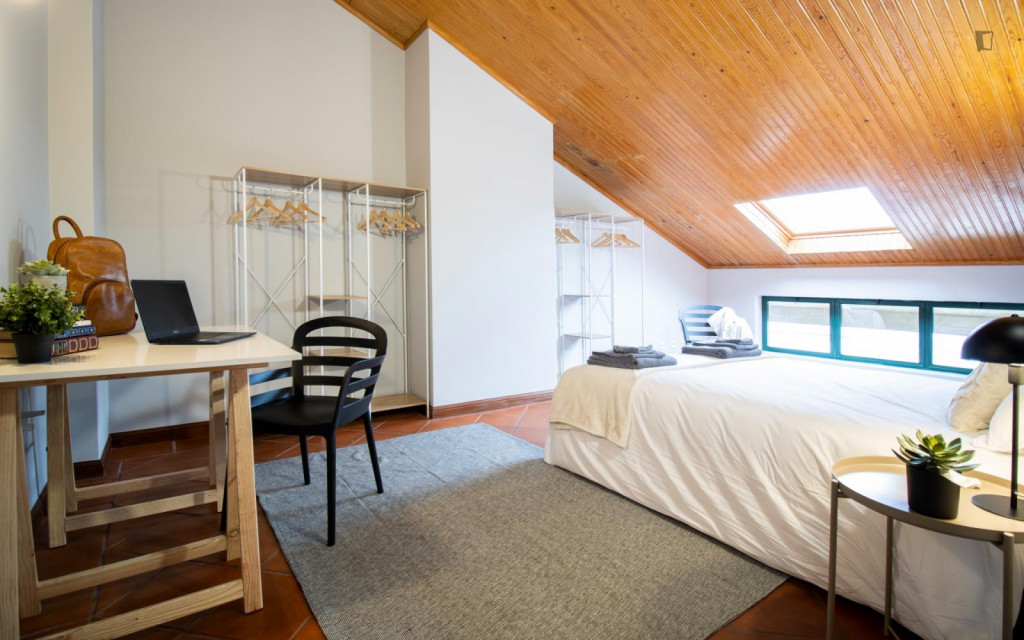 Elegant double bedroom in Penedo da Saudade - Coimbra - chambre - ImmoJeune