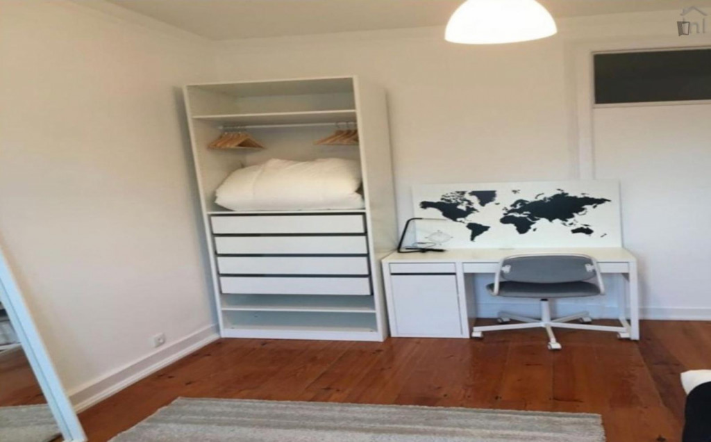 Clean bedroom in a 6-bedroom apartment near Arroios metro station - Lisbonne - chambre - ImmoJeune