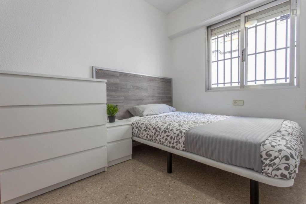 Comfortable and pleasant single bedroom in Sant Antoni