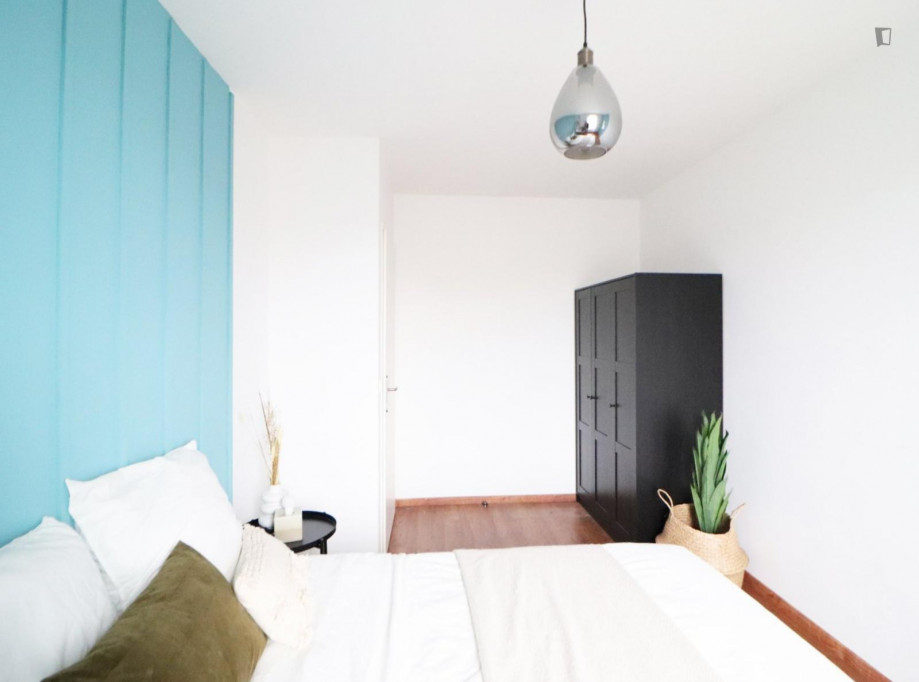 Pleasant double bedroom in a 4-bedroom apartment, next to Lille Grand Palais metro station