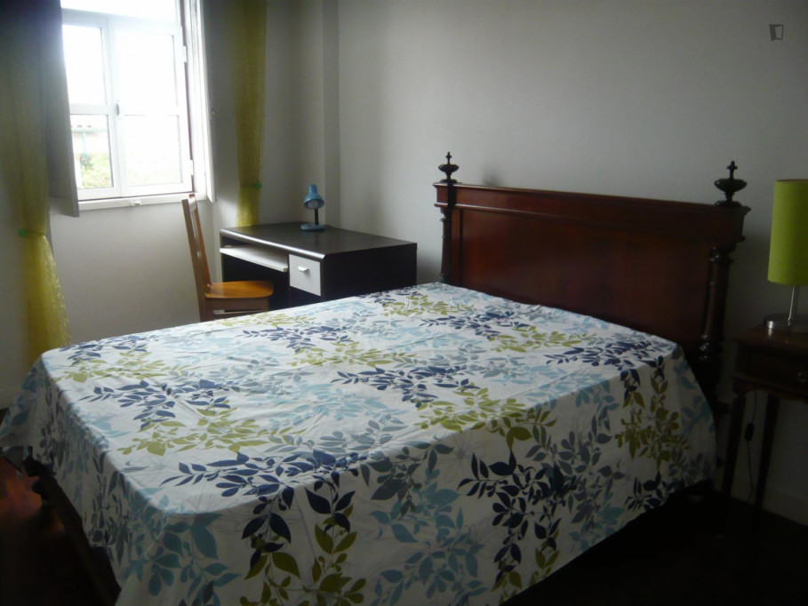 Very cosy double bedroom in Montes Claros - Coimbra - chambre - ImmoJeune