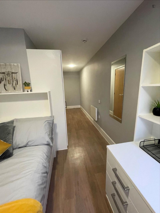 Interesting double ensuite bedroom in Chester