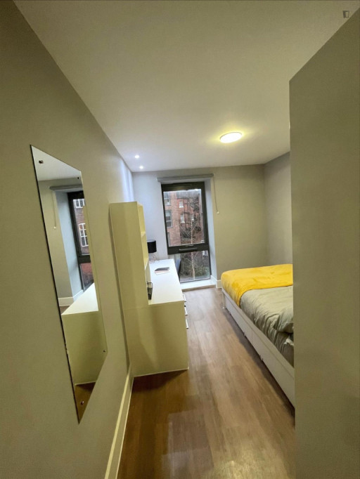 Interesting double ensuite bedroom in Chester