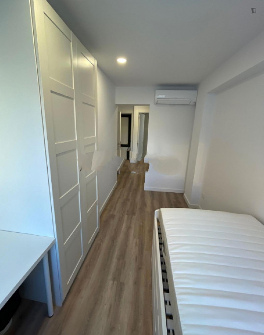 Nice ensuite bedroom in Manresa, just 13 minutes walking to the University - Barcelone - chambre - ImmoJeune