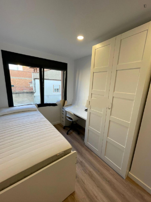 Nice ensuite bedroom in Manresa, just 13 minutes walking to the University - Barcelone - chambre - ImmoJeune